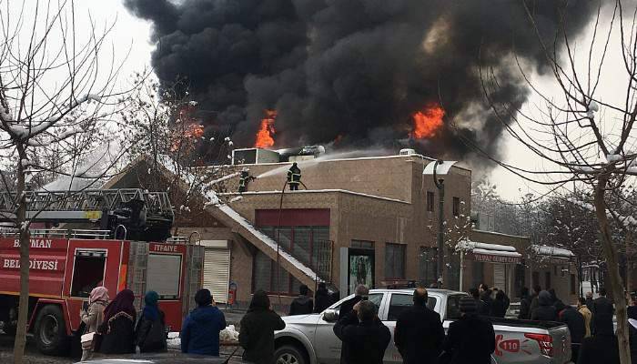 Sinema salonunda korkutan yangın!