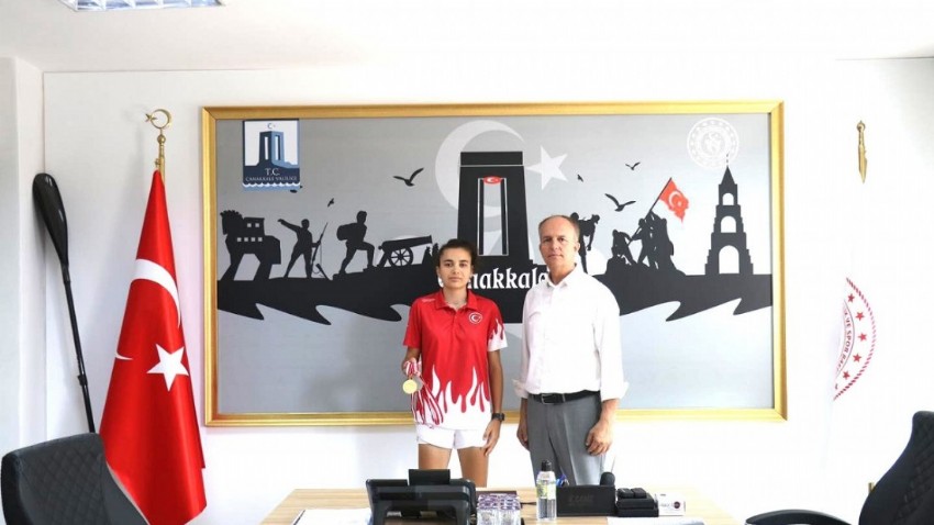 Başarılı Tenisçi Naz Albayrak'tan Çanakkale Gençlik ve Spor İl Müdürü Ömer Kalkan'a Ziyaret