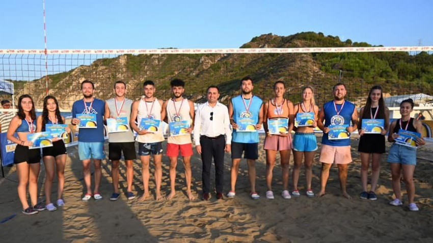 Biga 18 Eylül Kurtuluş Plaj Voleybolu Turnuvası Sona Erdi