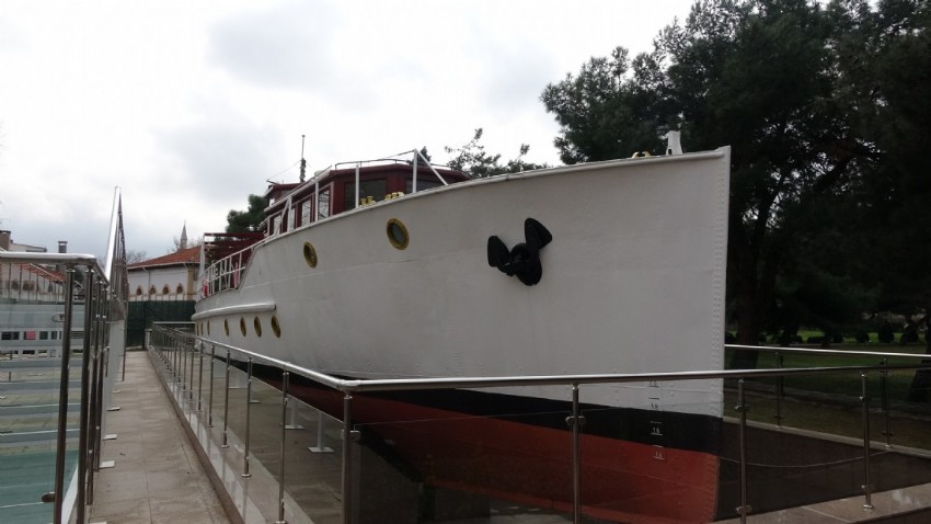 Atatürk'ün gezi teknesi, Çanakkale Deniz Müzesinde sergileniyor