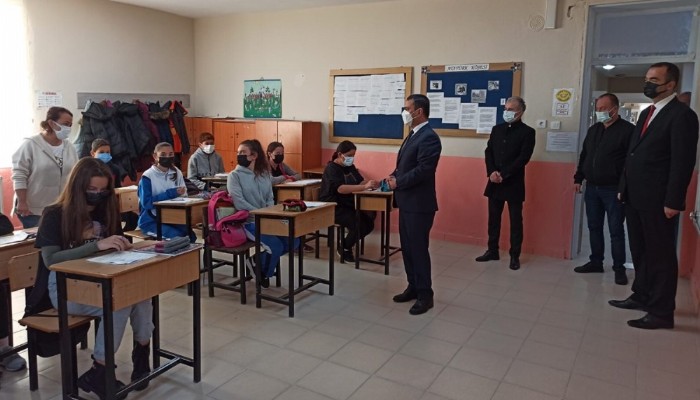 Vali Aktaş haftaya köy okullarını ziyaret ederek başladı