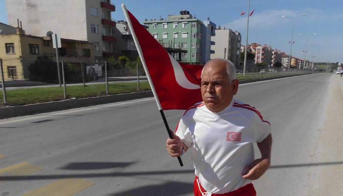 74'lük Dede Gençler İçin Koştu