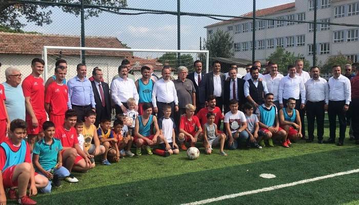 Etili Köyü’ne halı saha yapıldı