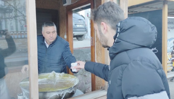 Ayvacık’ta Vatandaşlara Sıcak Çorba İkramları Başladı