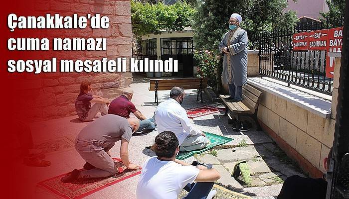 Çanakkale'de cuma namazı sosyal mesafeli kılındı