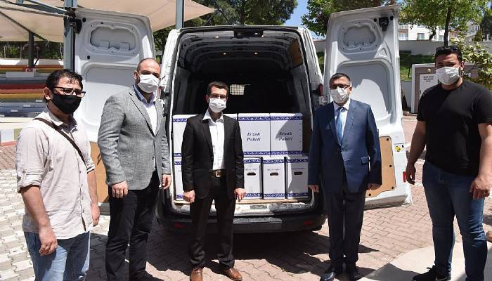 Sendikalı işçilerden ihtiyaç sahiplerine destek 
