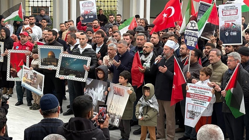 Tacettin Aslan Camii’nde Filistin’e Destek Sesleri Yükseldi