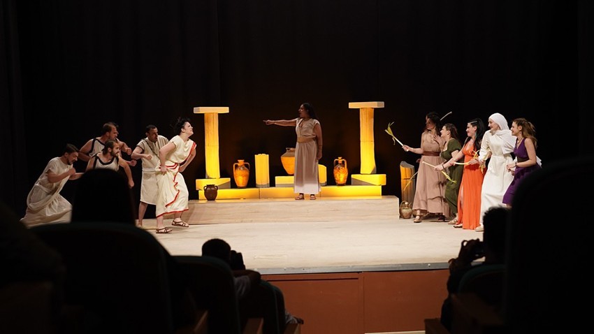 Tiyatro Kulübü’nden “Lysistrata”ya Çan’da Büyük Alkış