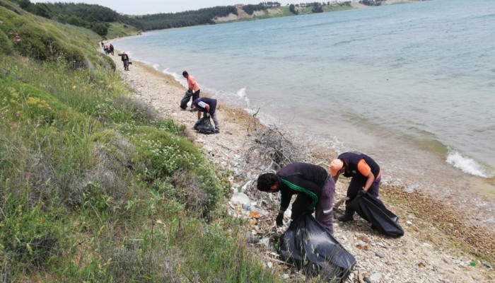 Gelibolu’da yaz sezonu için sahiller temizleniyor