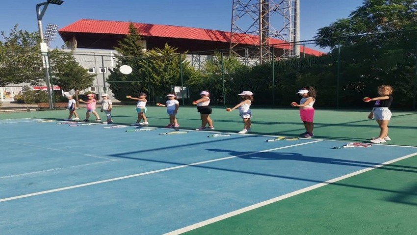 Tenise yoğun ilgi, genç yetenekleri spora teşvik