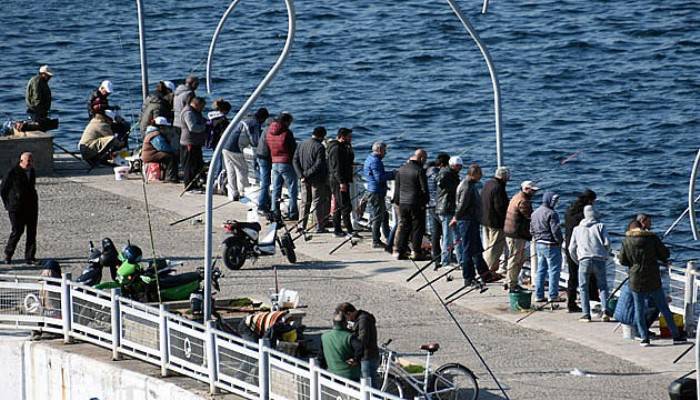  Çanakkale'de balık sevdası 'koronavirüs' dinlemedi (VİDEO)