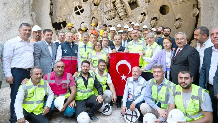 Türkiye’nin En Uzun Demiryolu Tünelinde Işık Göründü