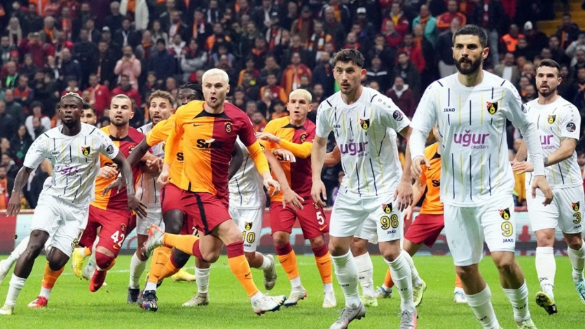 Galatasaray'da 2 yıldız derbi kadrosuna alınmadı