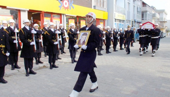 Emekli Albay Mehmet Özden Atan Son Yolculuğuna Uğurlandı (VİDEO)