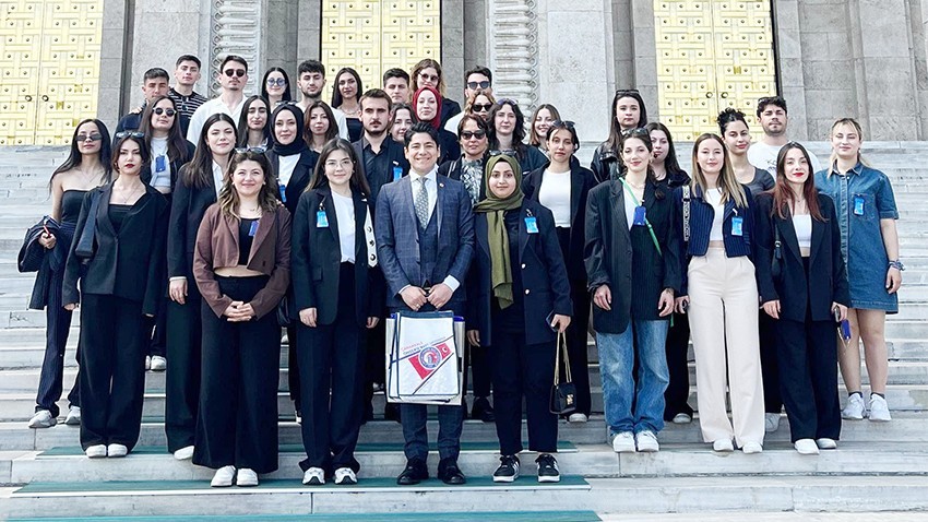 Öğrenciler Türkiye Büyük Millet Meclisinde