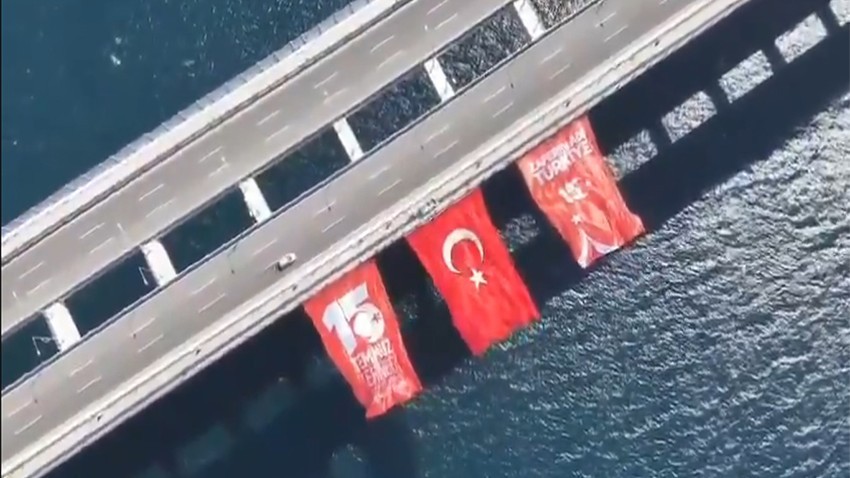 1915 Çanakkale Köprüsü’nde 15 Temmuz’a Özel Türk Bayrağı