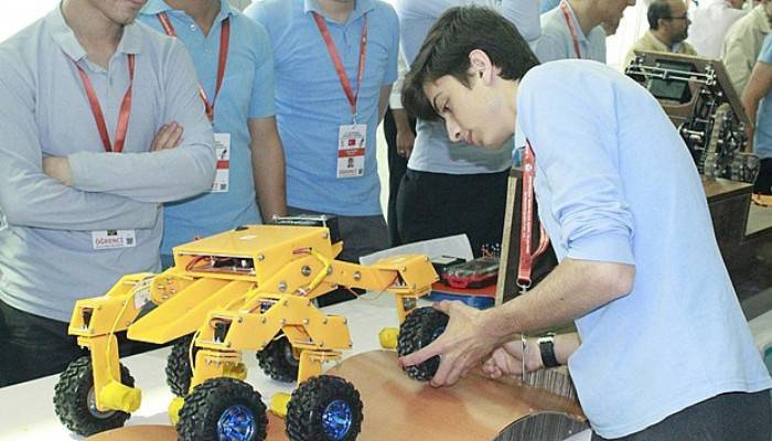  Lise öğrencilerinden ’yengeç robot’