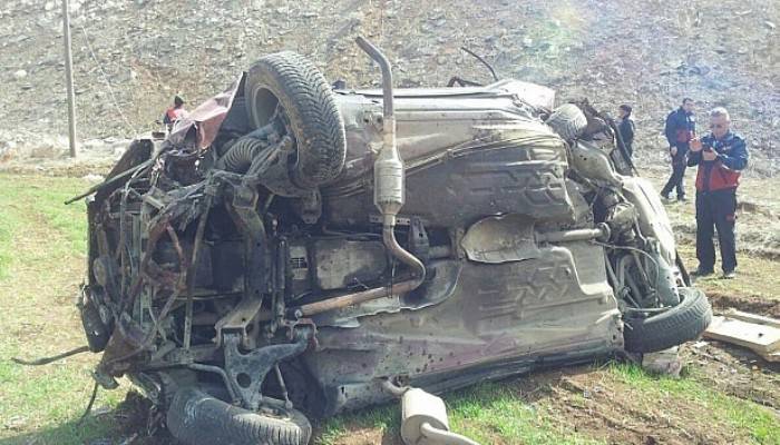  Cenazeye giden aile kaza geçirdi: 1 ölü 2 yaralı 