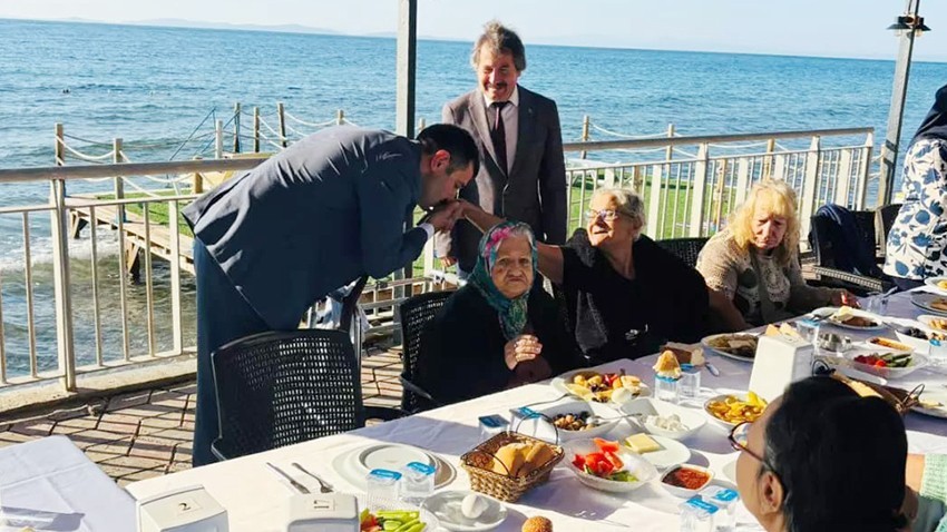 Kaymakam Karali, Dünya Yaşlılar Günü’nde Huzurevi Sakinlerini Unutmadı