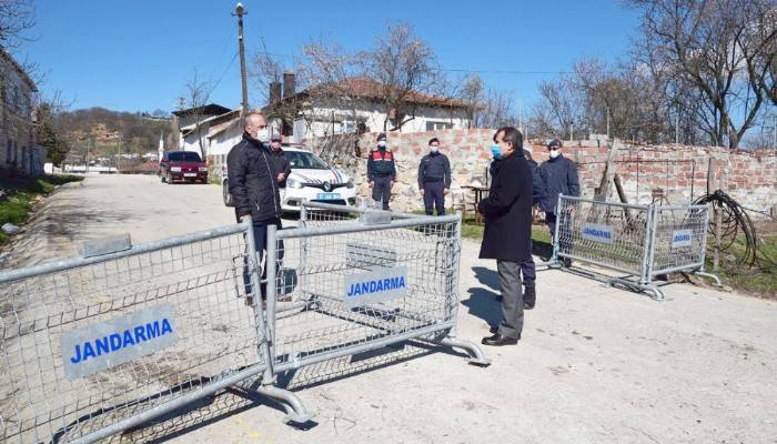 Kaymakamlar Karantinaya Alınan Köyleri Ziyaret Ettiler