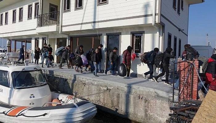 Çanakkale'de 53 kaçak göçmen yakalandı (VİDEO)