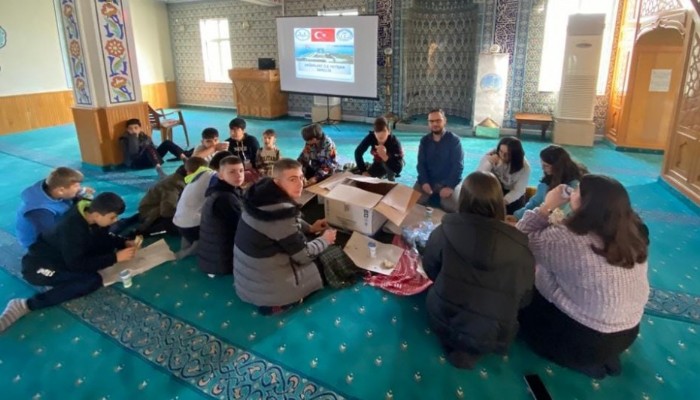 Köy Camilerinde İmamlar Ara Tatilde Öğrencileri Ağırladı