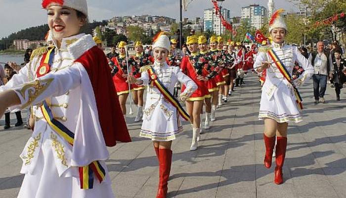 Uluslararası Troya Çocuk Halk Dansları Festivali başladı