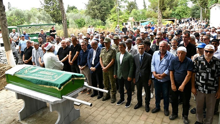 Başkan Uysal’ın Babası Hacı İsmail Uysal Dualarla Son Yolculuğuna Uğurlandı