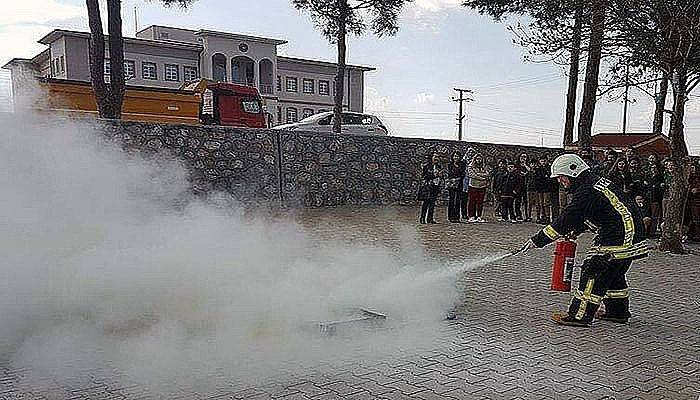 Biga İtfaiye Müdürlüğü ekipleri yangın tatbikatı gerçekleştirdi