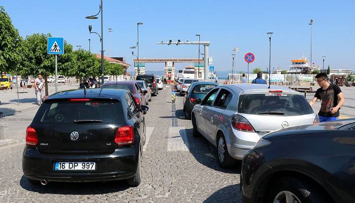 Çanakkale feribot iskelesinde tatilcilerin dönüş yoğunluğu (VİDEO)