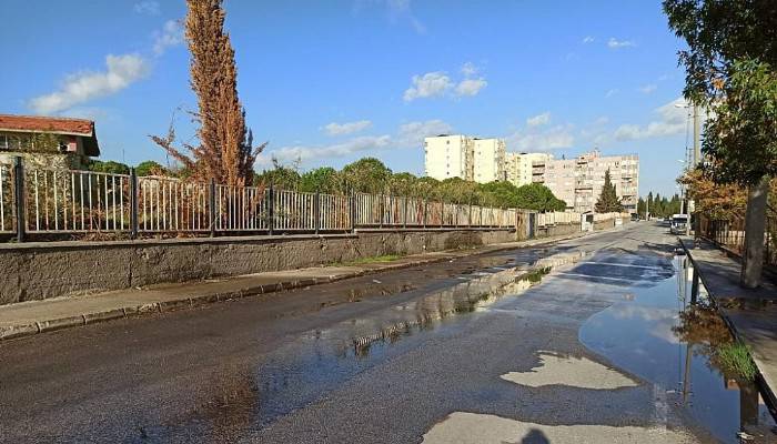 Üç aydır buradan su sızıyor