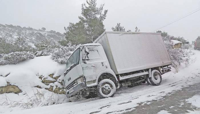 Çanakkale - İzmir yolu kar nedeniyle kapandı 