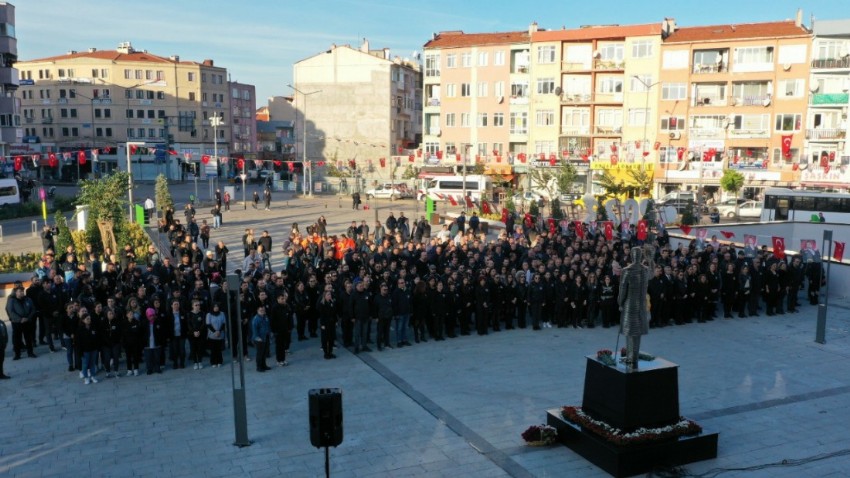 100'üncü Yıl Meydanında Atatürk’ü anma töreni gerçekleşti