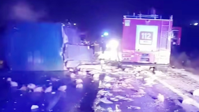 Yardıma Giden İtfaiye Aracı TIR'a Çarptı