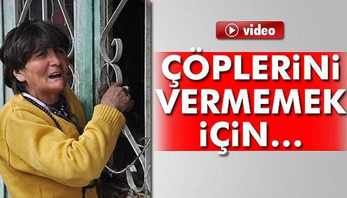  Çöplerini vermemek için kendini kapıya zincirledi