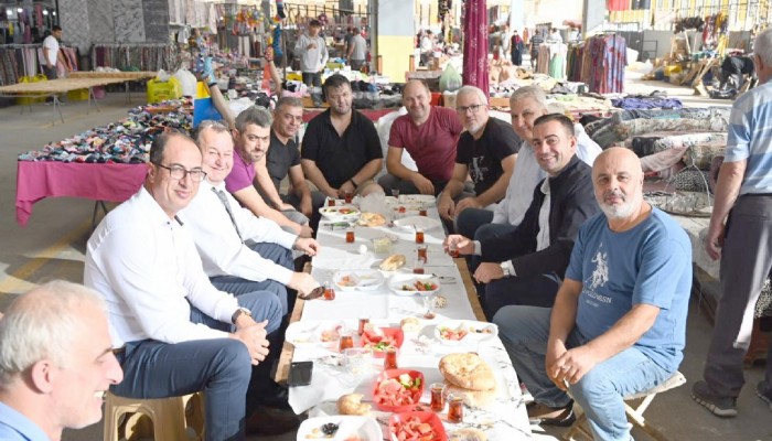 Doğan ve Erdoğan Biga pazar esnafının kahvaltısına konuk oldu