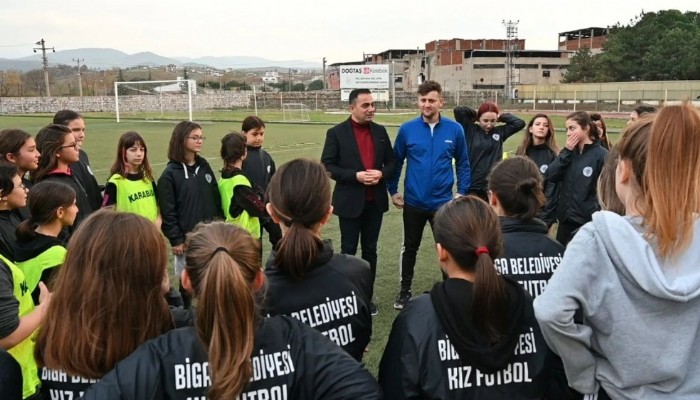 Biga Belediyesi Kız Futbol Kursuna Yoğun İlgi