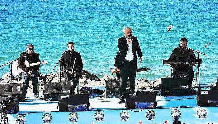  Nihat Hatipoğlu, Lapseki'de vatandaşlarla buluştu