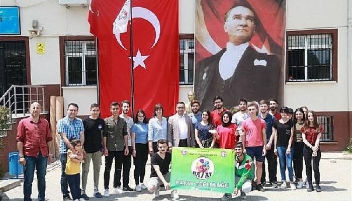 Üniversite öğrencileri, Osmangazi İlkokulu'nu renklendirdi