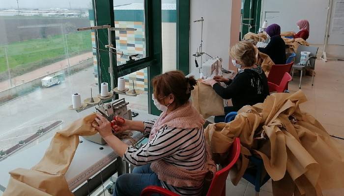 Biga Belediyesi maske ve koruyucu kıyafet üretiyor