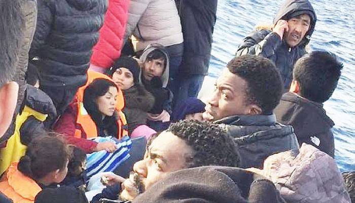 YUNANİSTAN’IN ÖLÜME TERK ETTİĞİ GÖÇMENLERİN DENİZDE 11 SAATLİK YAŞAM MÜCADELESİ