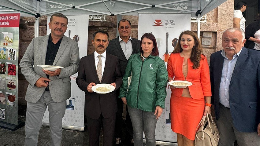 Vatandaşlara keşkek ikram edildi