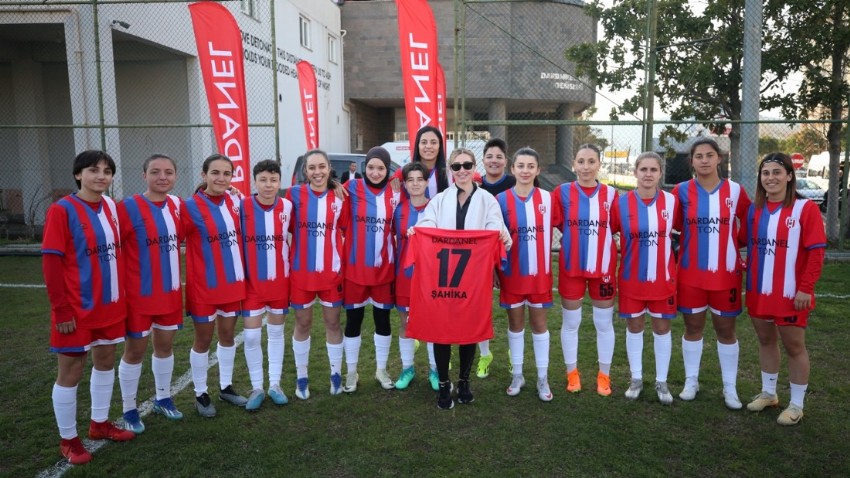 Çanakkale Dardanel Kadın Futbol Takımı'nda, kadın dayanışması