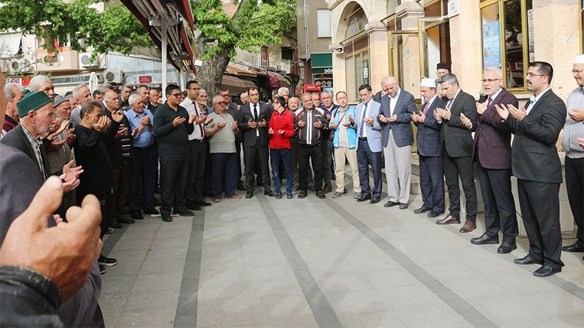 Bayramiç’te Hacı Adayları Gözyaşları ve Dualarla Uğurlandı