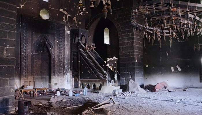 Teröristlerin yaktığı cami ve kilise restorasyona alındı