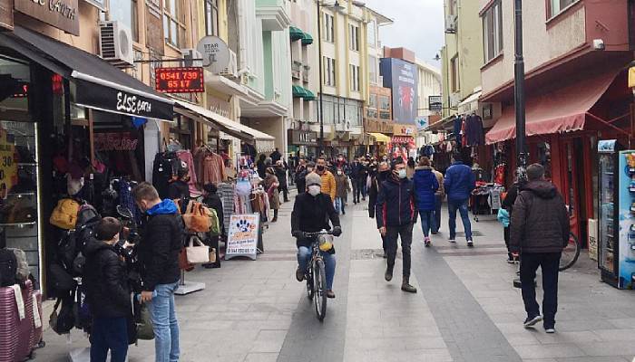 Çarşıda yılbaşı hareketliliği başladı