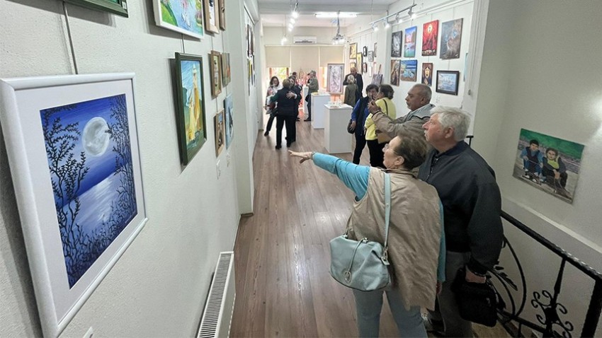 Yazar ve Sanatçı Evinde karma resim sergisi açıldı