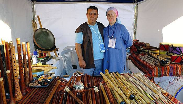 Kendisi  Zurna, Eşi Davul İmalatçısı