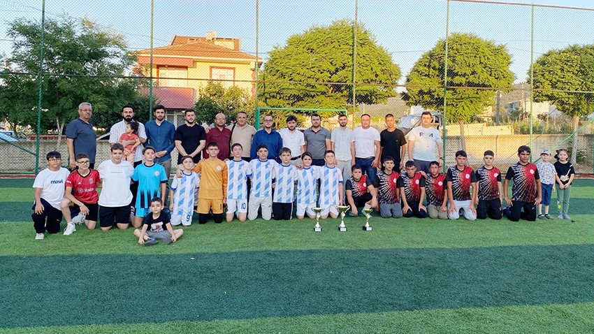 Gençler Halı Saha Turnuvasında Buluştu