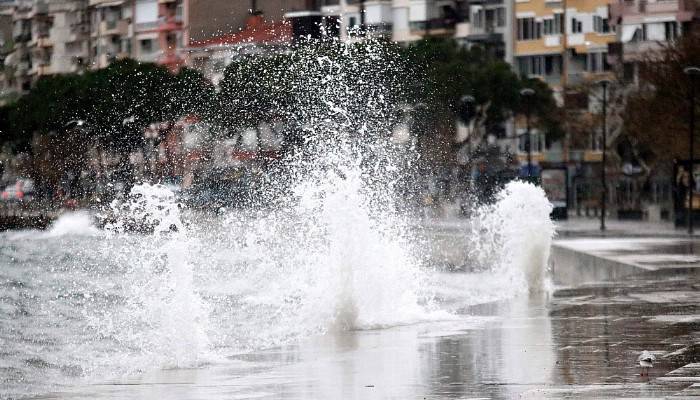 Kuzey Ege ve Güney Marmara'daki adalara deniz ulaşımı sağlanamıyor